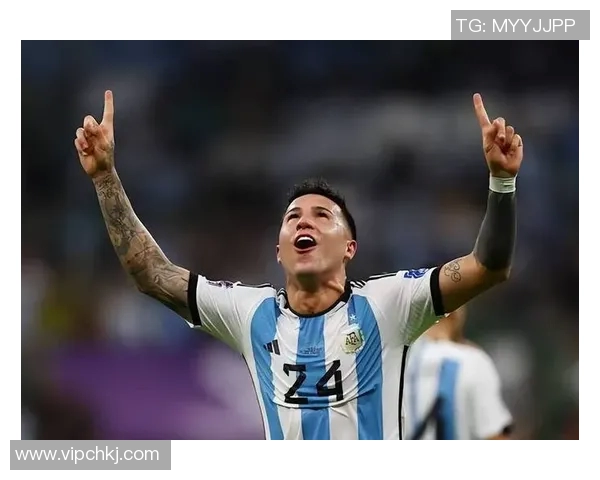 若昂内维斯的足球之路与未来展望：从新星到顶级中场的蜕变之旅